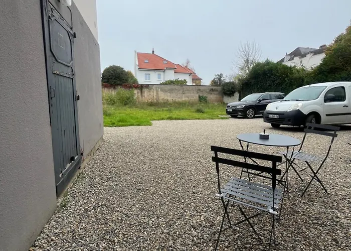 아파트 Retro Reverie, Avec Parking Gratuit Et Terrasse